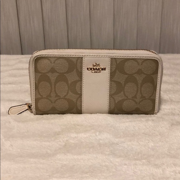 Coach Handbags - Coach Wallet